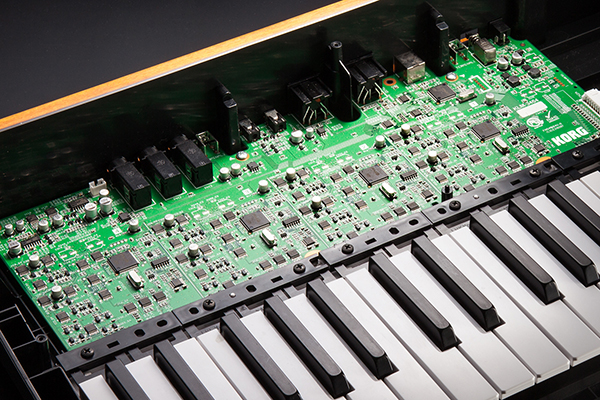KORG minilogue con 4 voci di polifonia, reale sintesi analogica, e un'interfaccia progettata per ottenere il massimo dell’accessibilità